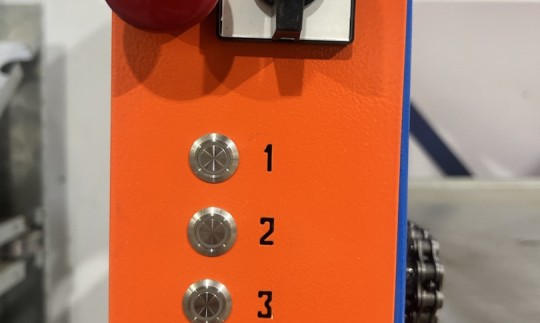 Стеллаж с электроприводом выдвижения полок