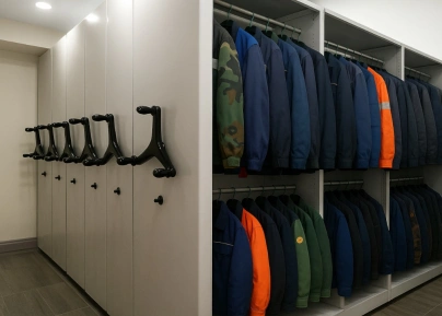 Мобильные стеллажи для спецодежды и СИЗ