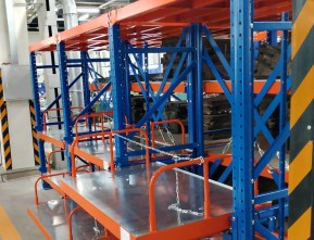 Дополнительное ограждение стеллажей с выкатными платформами