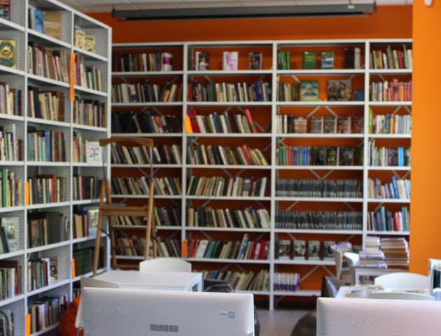 Односторонние библиотечные стеллажи