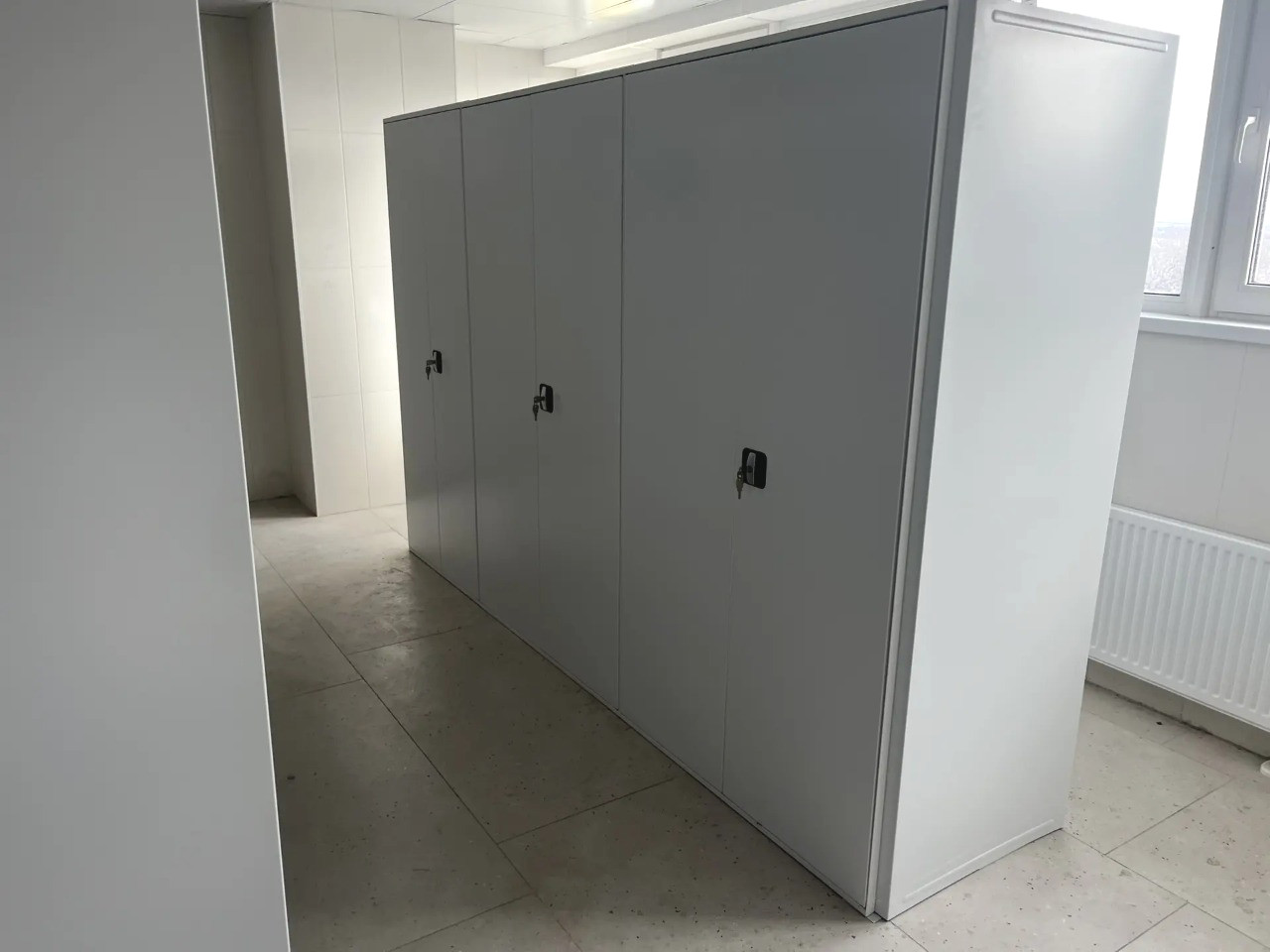 медицинские стеллажи с дверями